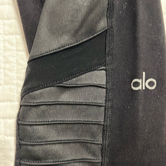 Alo Moto Biker Leggings
Size Small - Picture 2 of 6